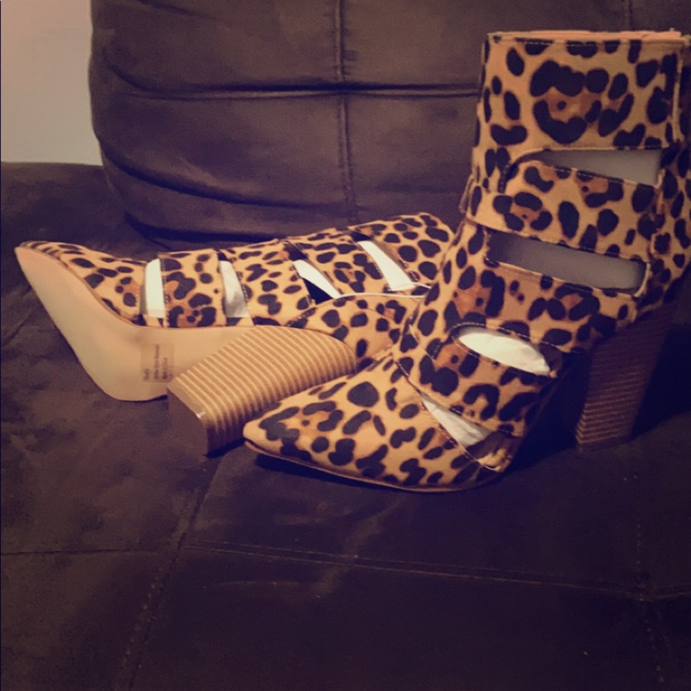 Shoes - Picture 1 of 3